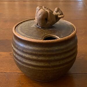 Studio Pottery Honey Pot W Hand Made Sculpted Bear Stoneware Brown Marked JR